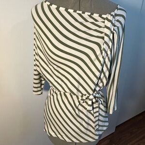 ❤️❤️❤️ Striped Green and White Short Sleeve Tee